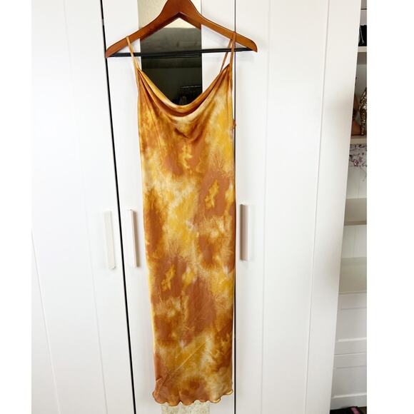 Bebe NWT Watercolor Tie Dye Satin Cowl Neck Slip Midi Dress in Tan Size Large - Picture 3 of 7